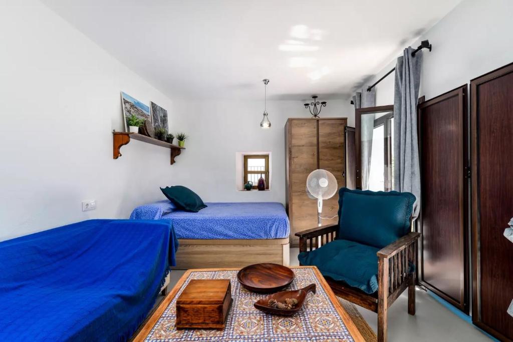 Łóżko lub łóżka w pokoju w obiekcie La casita de Casares