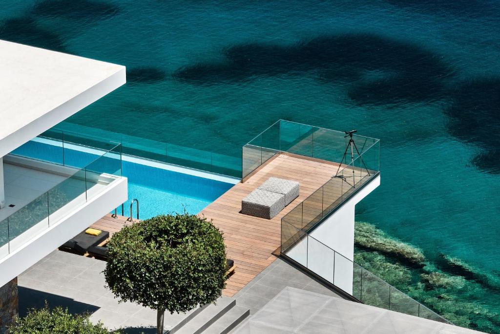 Útsýni yfir sundlaug á Beachfront Villa in Crete - Epavli Luxury Villa eða í nágrenninu