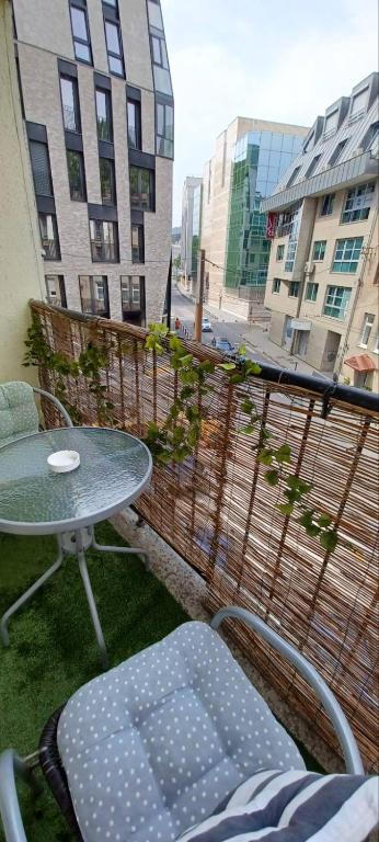 Brand New - Central Apartments - Apartment With Balcony
