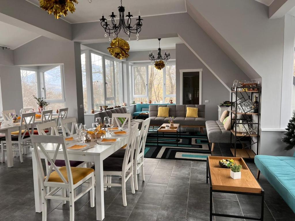 Posezení v ubytování Premont Bran GuestHouse