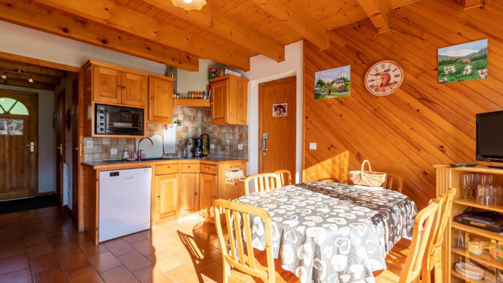 Kuchyň nebo kuchyňský kout v ubytování 35 CHALET - Chalet lumineux 6 pers