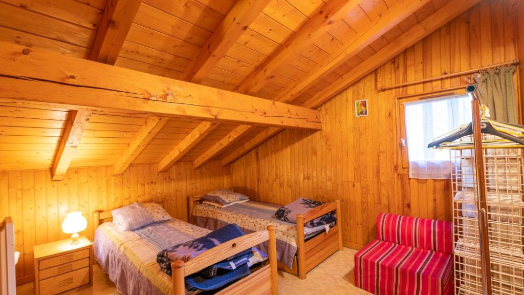 Postel nebo postele na pokoji v ubytování 35 CHALET - Chalet lumineux 6 pers