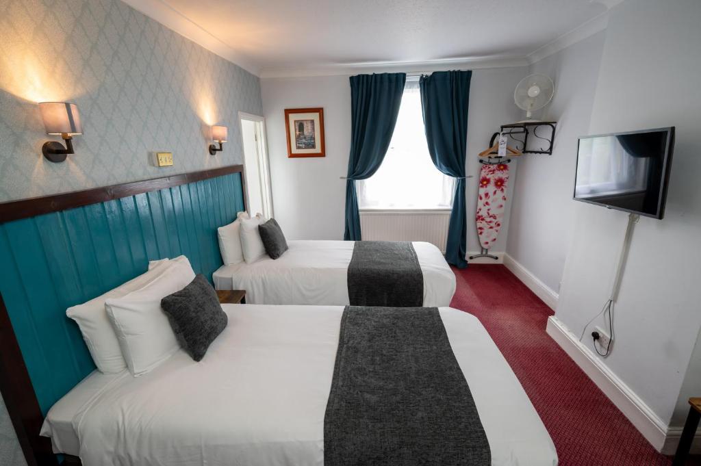 Rising Sun Hotel by Greene King Inns - Twin Room