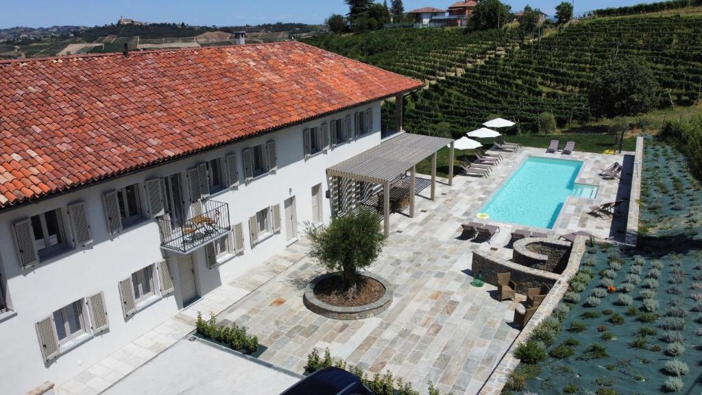 Swimmingpoolen hos eller tæt på Cascina Canelli