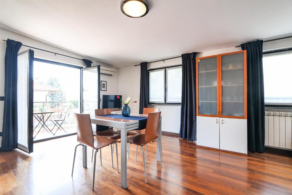 a dining room with a table and chairs at PrimoPiano - Euclide in Milan