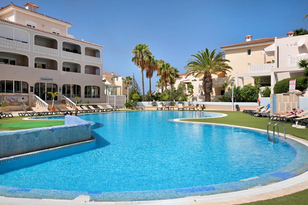 a large swimming pool in front of a building at Breeze Island in Chayofa