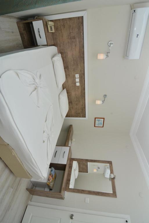 A bed or beds in a room at Cleopatra King Apart