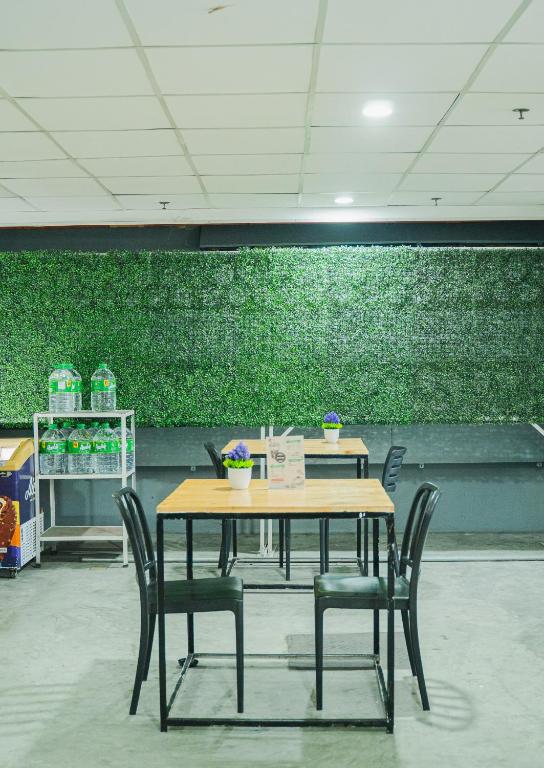 Restaurace v ubytování Pasay Centrale Hotel