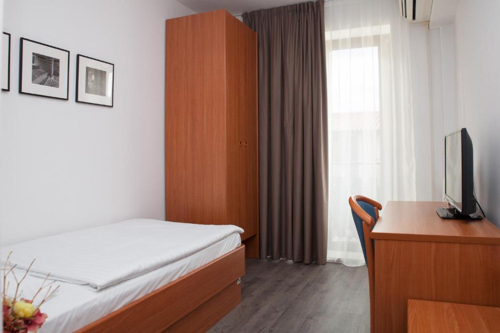 TV a/nebo společenská místnost v ubytování Sabotin, Hotel & Restaurant