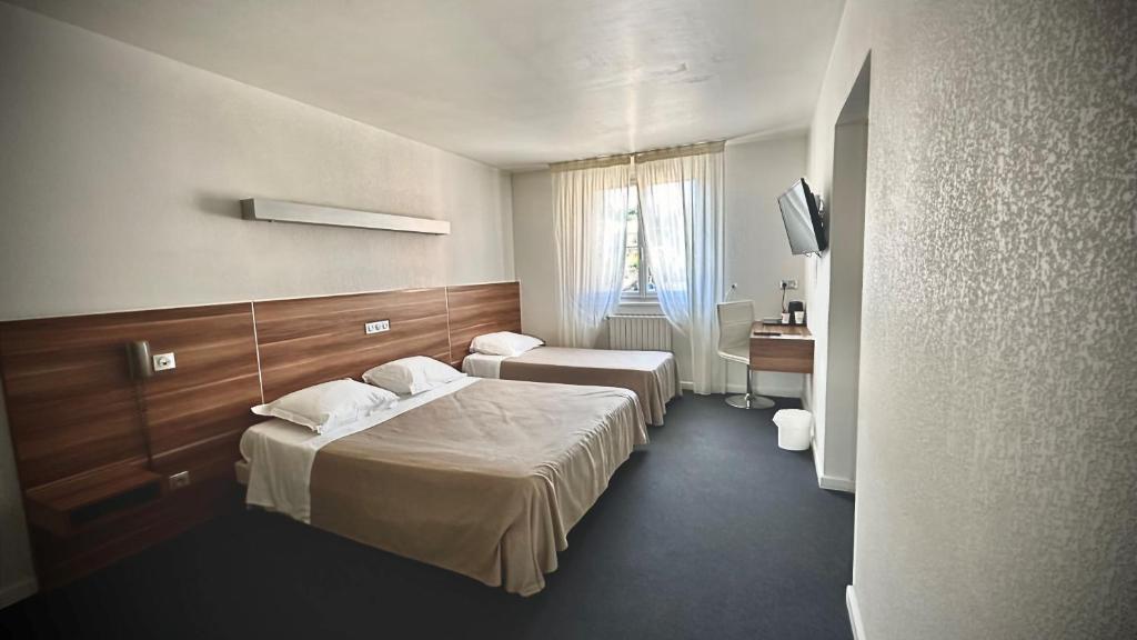 Postel nebo postele na pokoji v ubytování Logis Hôtel Restaurant L'Europe