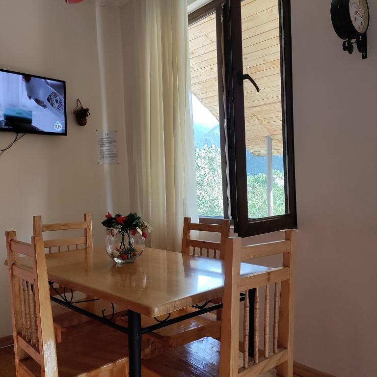 TV a/nebo společenská místnost v ubytování Village House