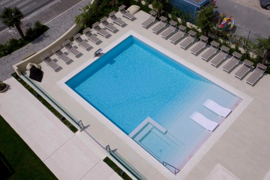 Bazén v ubytování Hotel Beaurivage nebo v jeho okolí