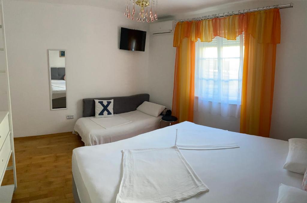 Łóżko lub łóżka w pokoju w obiekcie Apartments Matkovic