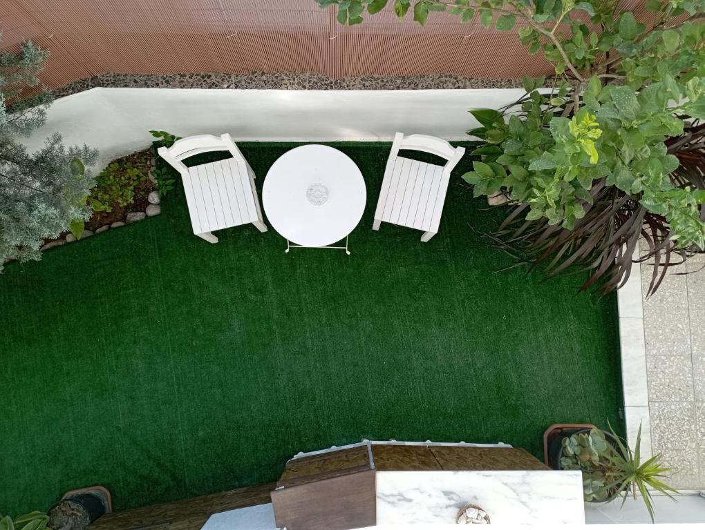 Zahrada ubytování ΤΟ ΔΙΑΜΕΡΙΣΜΑ ΤΗΣ ΜΑΙΡΗΣ or MARY'S APARTMENT