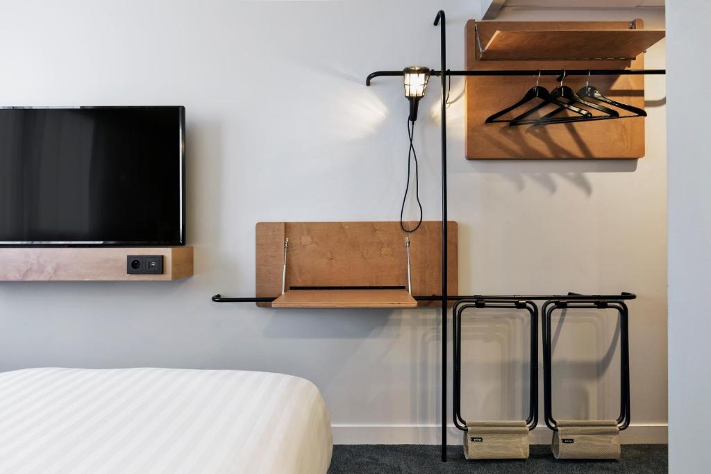 
Moxy Sleeper Twin Room
