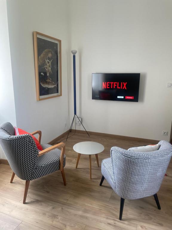 TV a/nebo společenská místnost v ubytování Ker Goden - Meublé de Tourisme