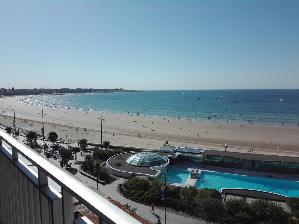 a view of a beach with a swimming pool and the ocean at Appartement Les Sables-d'Olonne, 2 pièces, 4 personnes - FR-1-331-22 in Les Sables-d'Olonne