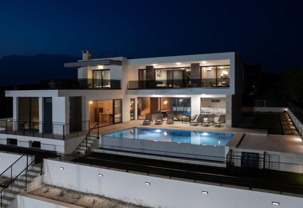 Πισίνα στο ή κοντά στο Villa Nino