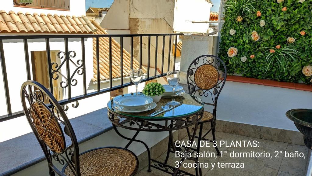a table and chairs sitting on a balcony at Casa en Casco Historico in Córdoba