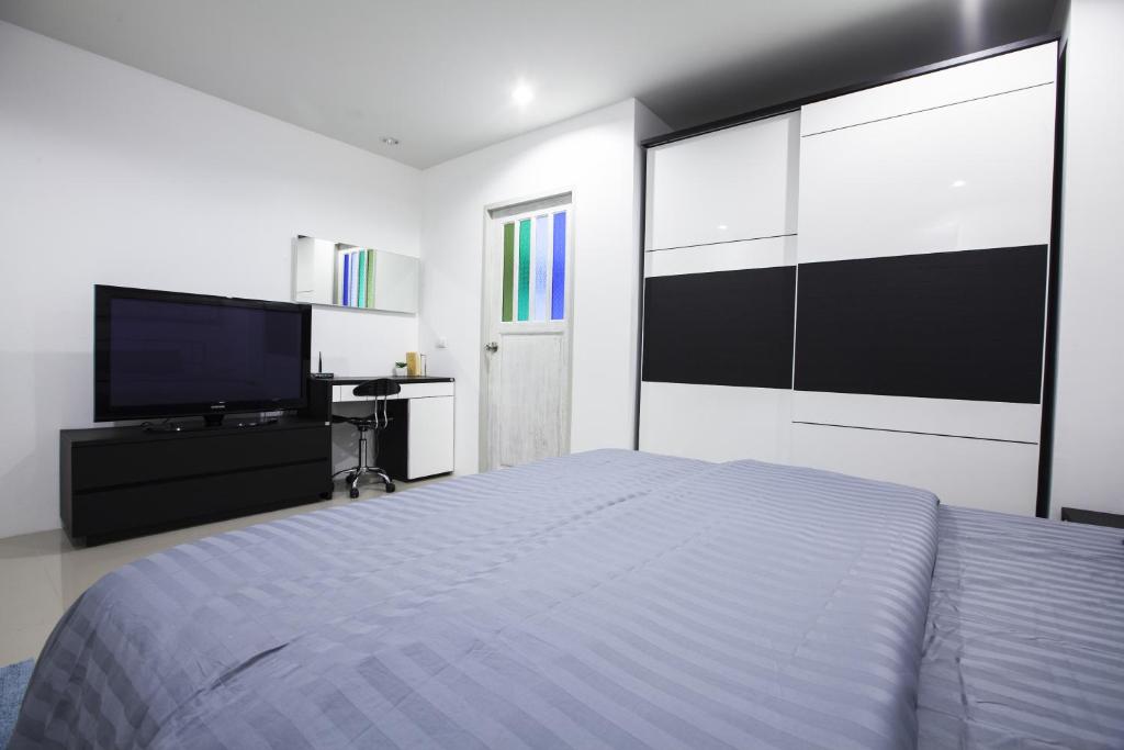Number 4 Phuket - Double Double Double Room
