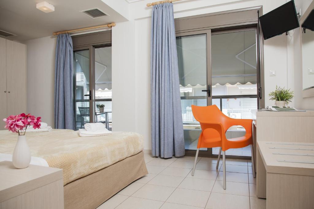 TV a/nebo společenská místnost v ubytování Hotel Mavridis