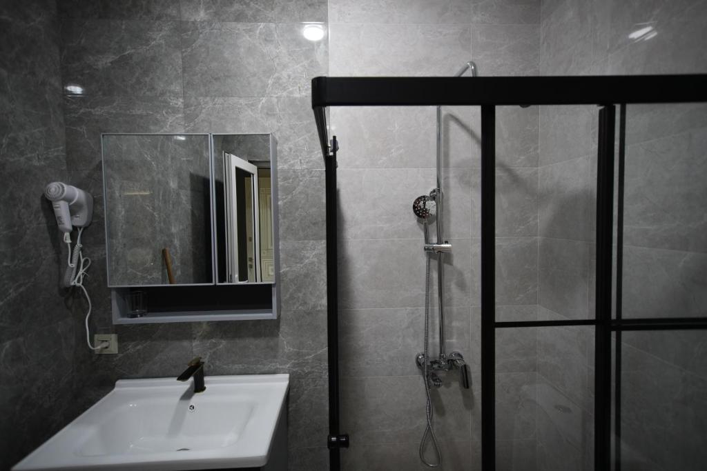 Koupelna v ubytování WHITE HOTEL GYUMRI