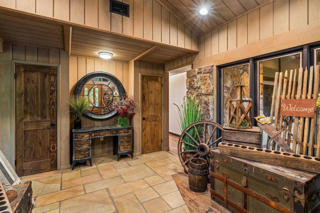 Grundriss der Unterkunft Bourbon Hollow Lodge with Hot Tub and Pool plus Game Room only 5 min to downtown