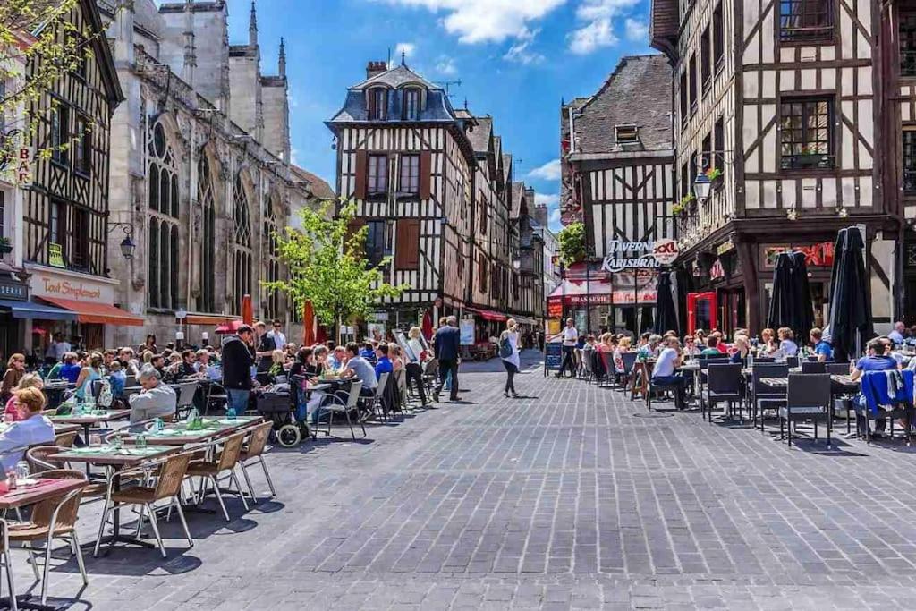 Babes Troyes