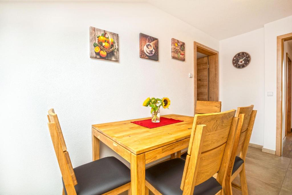 Fotografie z fotogalerie ubytování Ferienwohnung Am Moosbach v destinaci Übersee