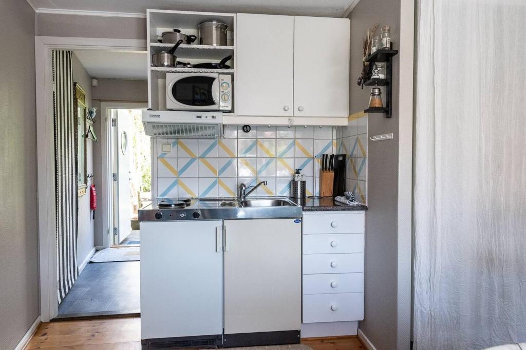 Kuchyň nebo kuchyňský kout v ubytování Litet gathus mitt i Ystad