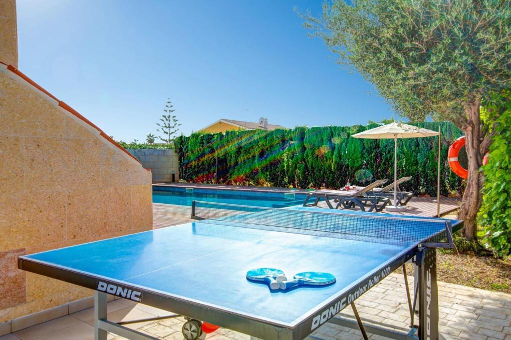 The swimming pool at or close to Villa Serena Forcat by Villa Plus