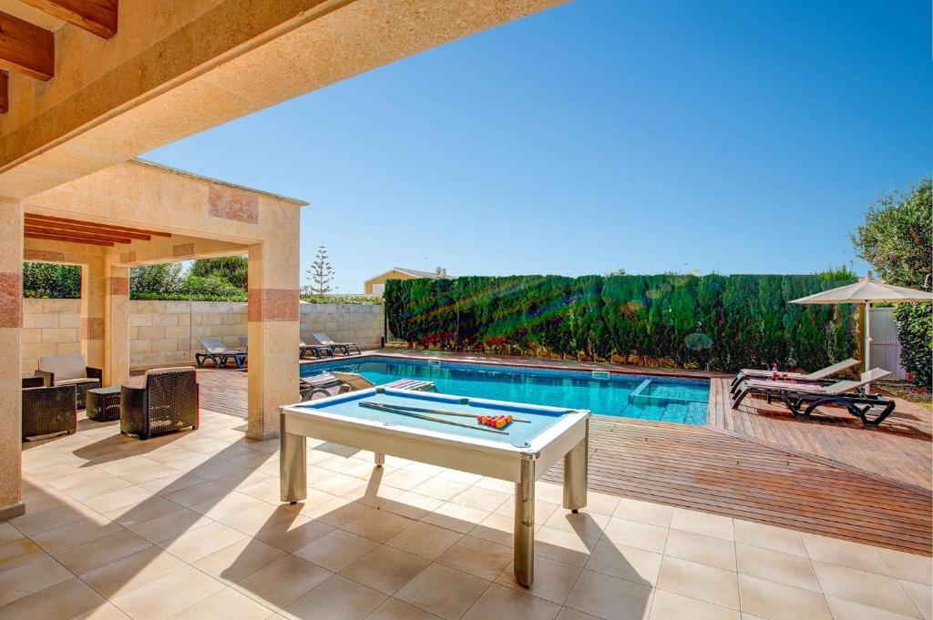 The swimming pool at or close to Villa Serena Forcat by Villa Plus