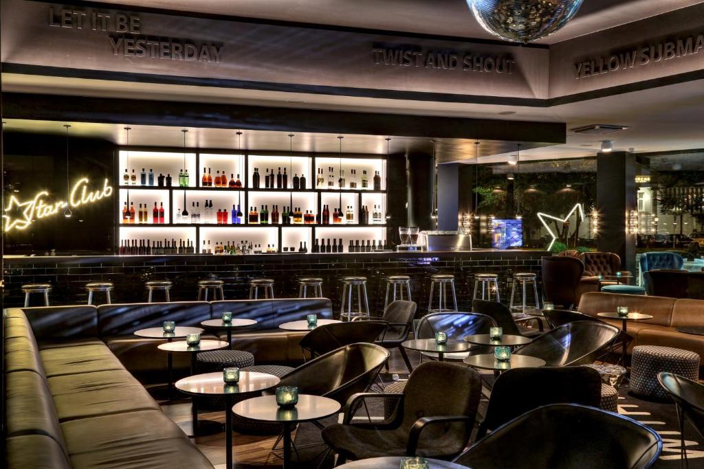 Motel One Hamburg am Michel - Resim 17