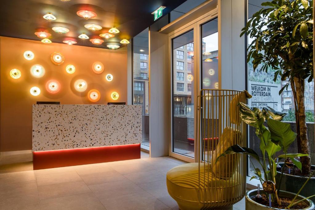 Posezení v ubytování Motel One Rotterdam