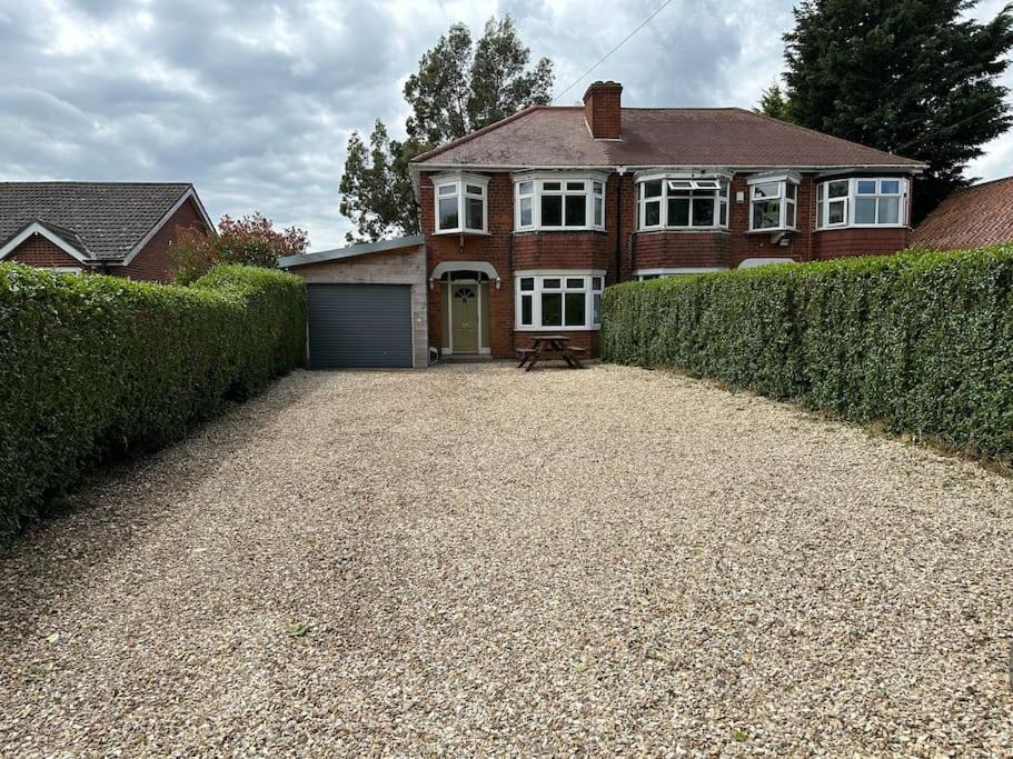 SaltfleetにあるEnglish Beach and Countrysideの大きなレンガ造りの家