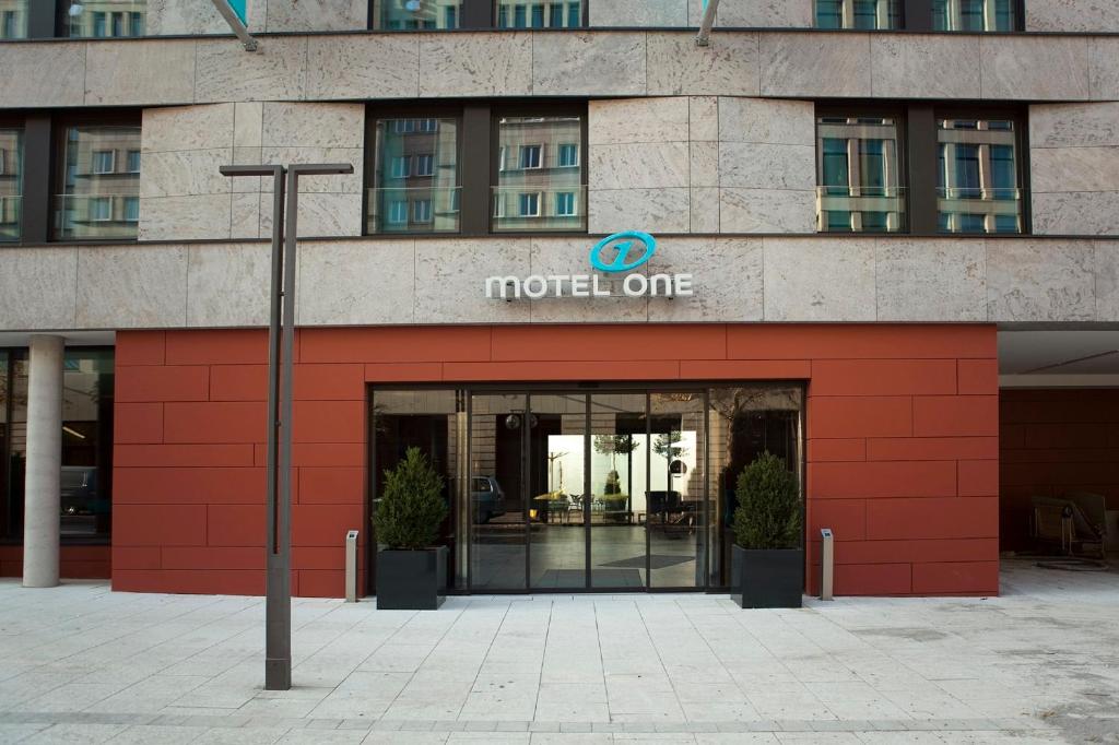 Facciata o entrata di Motel One Stuttgart-Mitte
