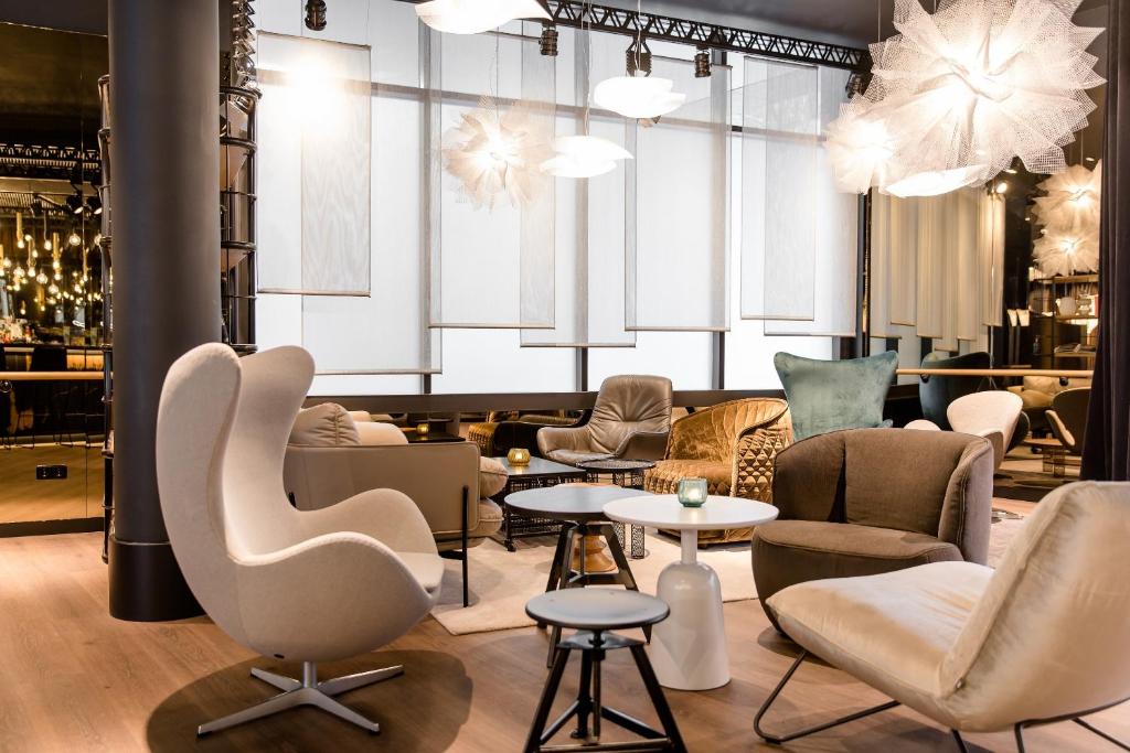 Area soggiorno di Motel One Stuttgart-Mitte