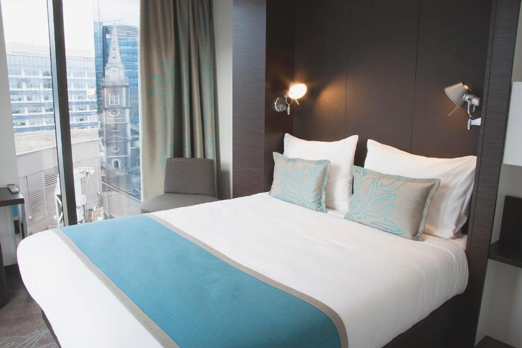 Postel nebo postele na pokoji v ubytování Motel One London-Tower Hill