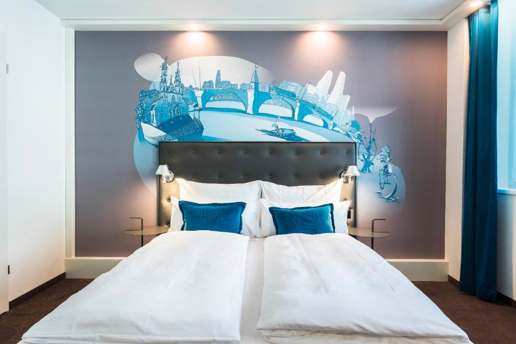 Postel nebo postele na pokoji v ubytování Motel One Basel