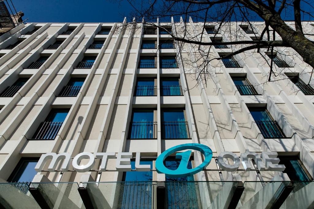 Certifikát, hodnocení, plakát nebo jiný dokument vystavený v ubytování Motel One Aachen