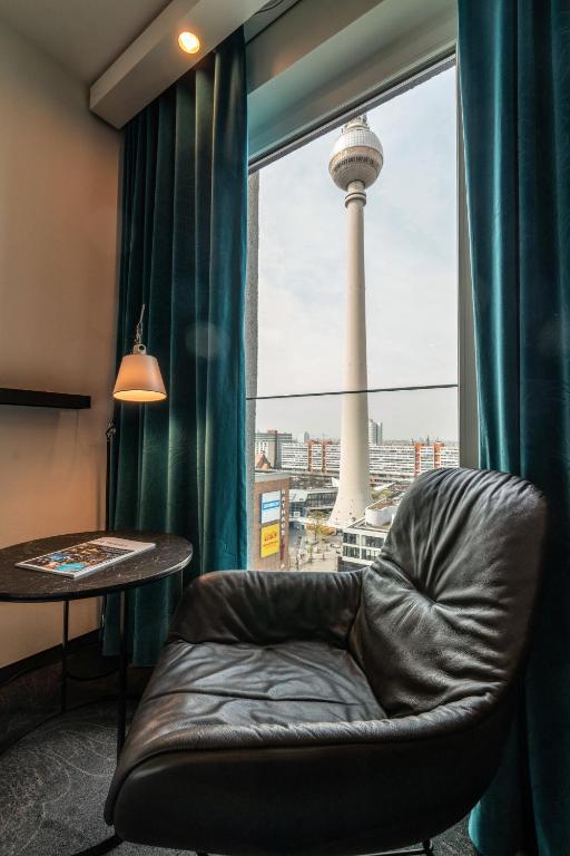 Motel One Berlin-Alexanderplatz - Resim 26