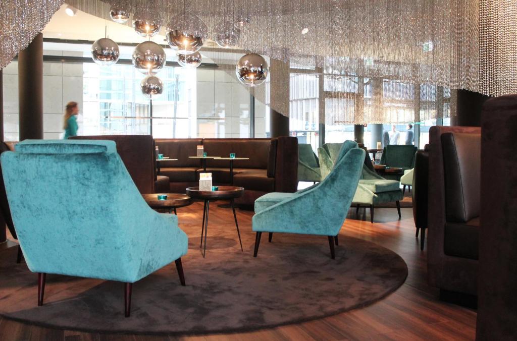 Motel One Frankfurt Messe - Resim 9