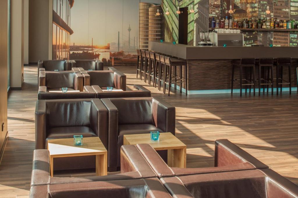 Motel One Düsseldorf Hauptbahnhof - Resim 15