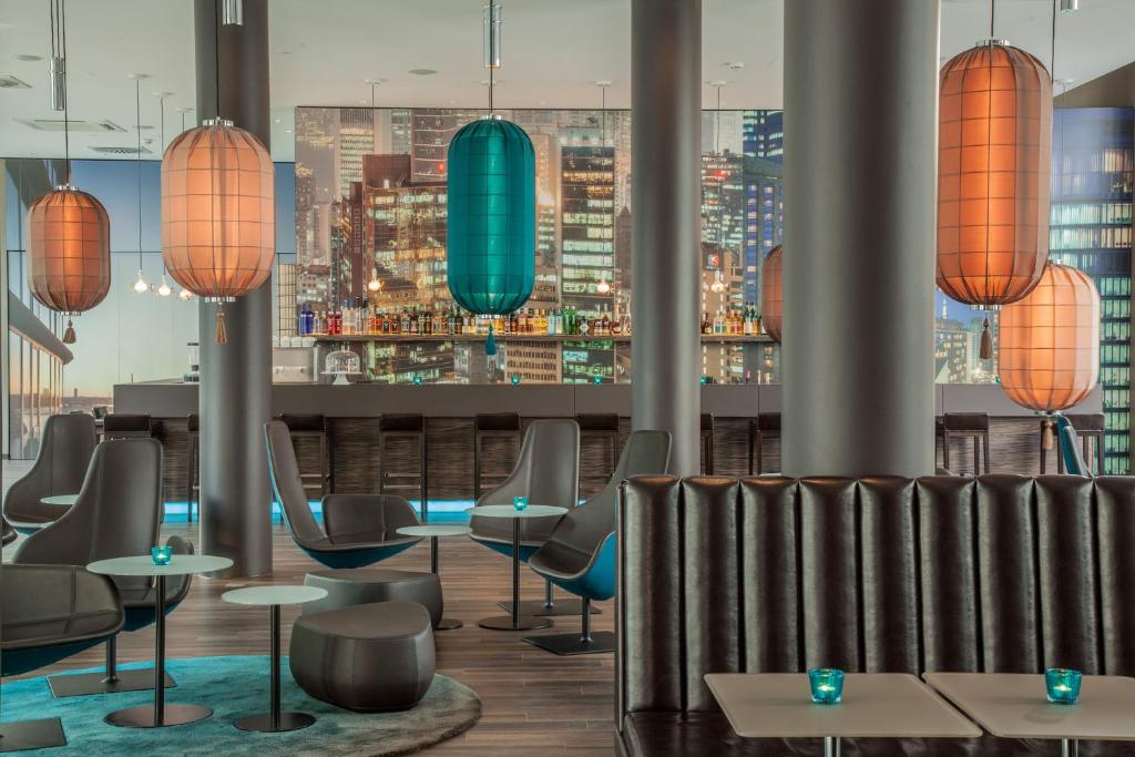 Motel One Düsseldorf Hauptbahnhof - Resim 17