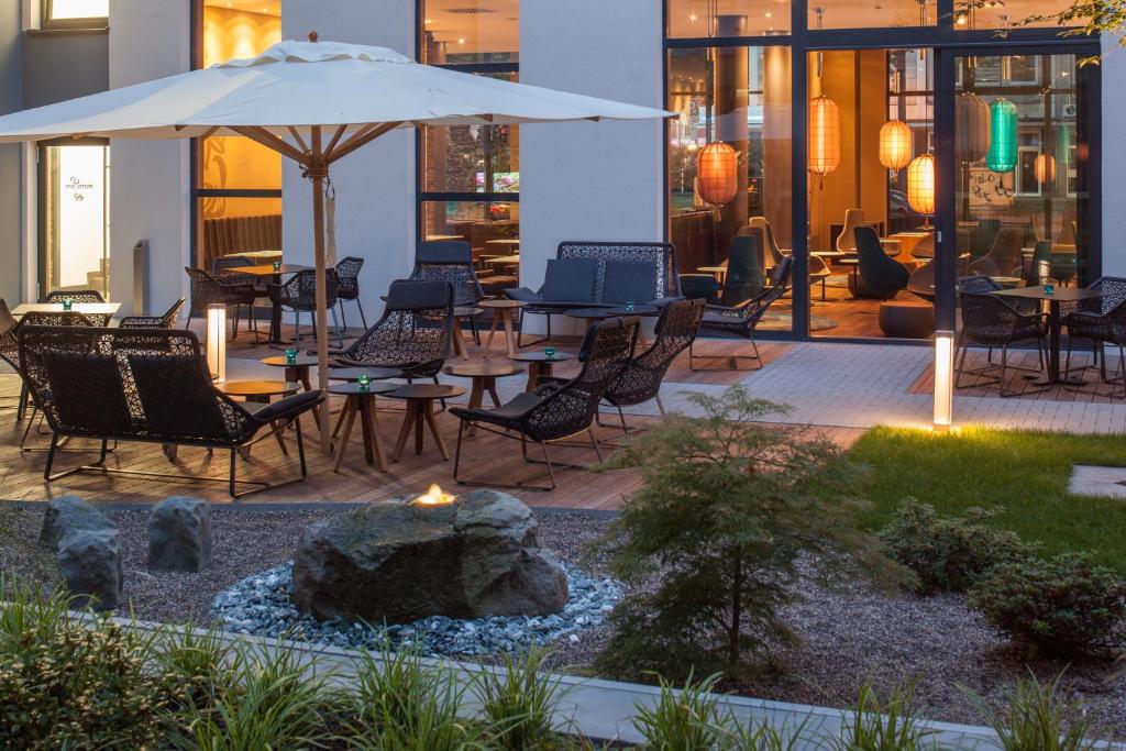 Motel One Düsseldorf Hauptbahnhof - Resim 6