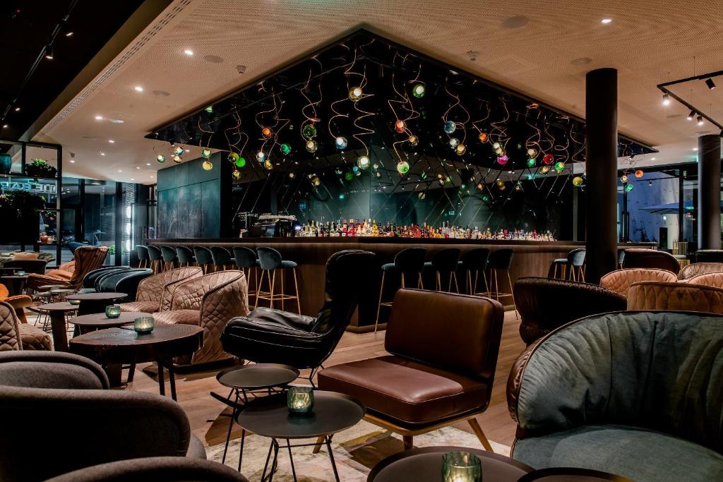 Posezení v ubytování Motel One Stuttgart-Hauptbahnhof