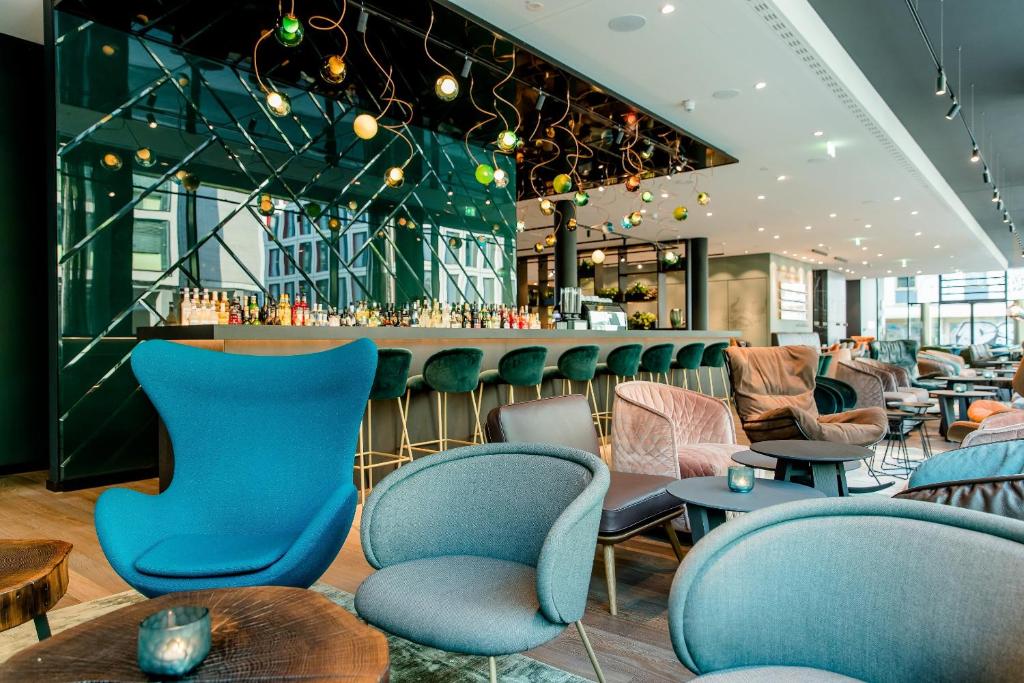 Posezení v ubytování Motel One Stuttgart-Hauptbahnhof