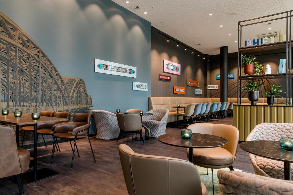 Motel One Köln-Altstadt - Resim 9