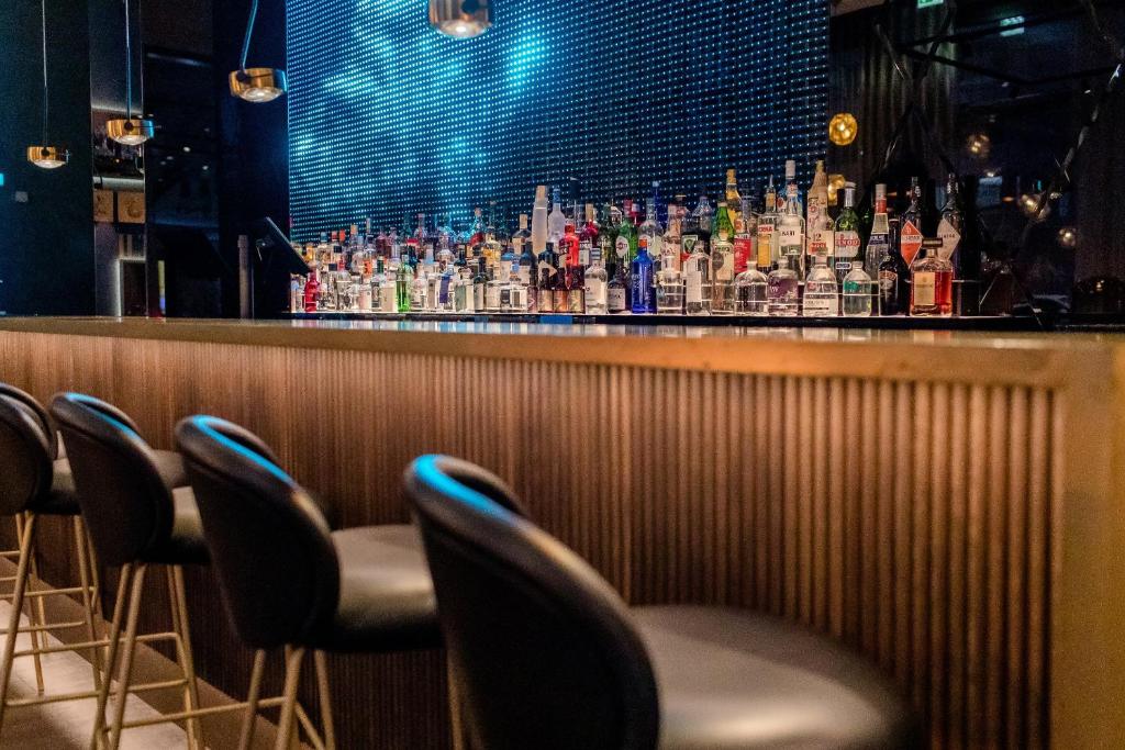 Motel One Köln-Altstadt - Resim 21