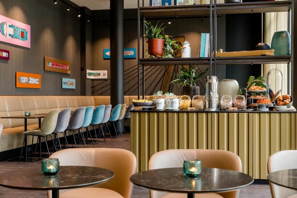 Motel One Köln-Altstadt - Resim 25